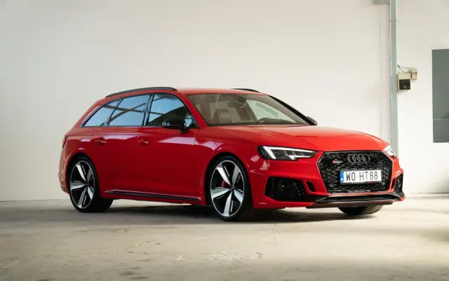 AUDI RS4 Avant 
