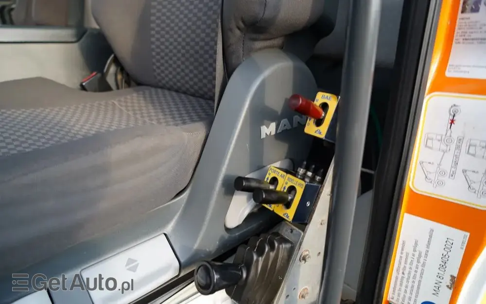 MAN TGA 18.360 / 4X4 / WYWROTKA 2 STRONNA / HYDROKLAPA / HYDROBURTA / CZOŁOWNICA / SPECJALNY / MANUAL 