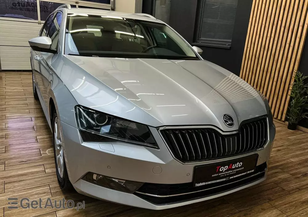 SKODA Superb Combi 1.8 TSI DSG Style
