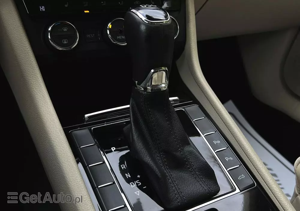 SKODA Superb Combi 1.8 TSI DSG Style