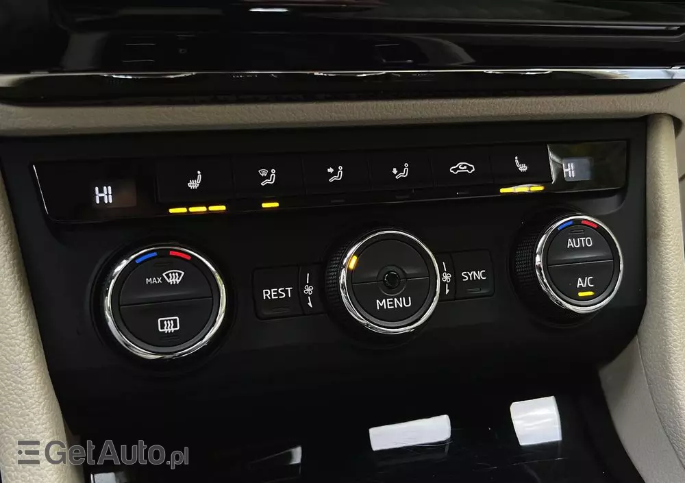 SKODA Superb Combi 1.8 TSI DSG Style