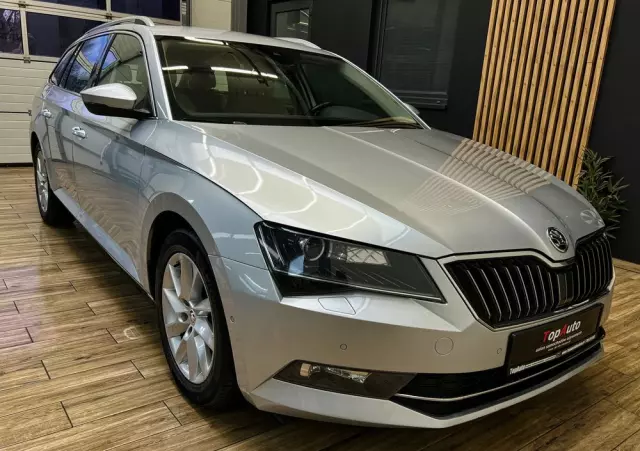 SKODA Superb Combi 1.8 TSI DSG Style