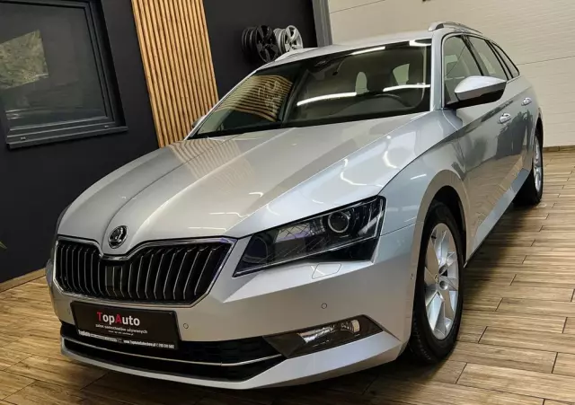 SKODA Superb Combi 1.8 TSI DSG Style