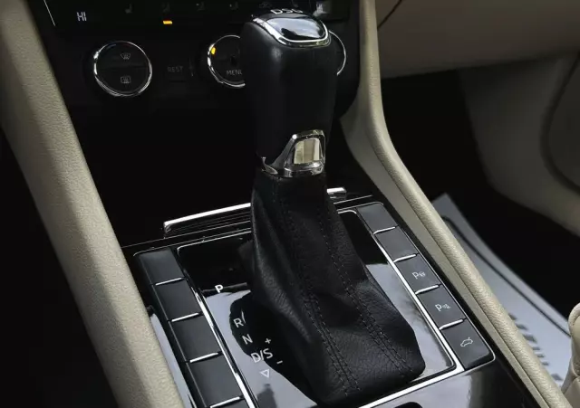 SKODA Superb Combi 1.8 TSI DSG Style