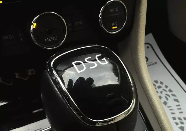 SKODA Superb Combi 1.8 TSI DSG Style