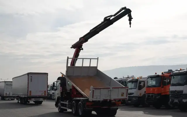 VOLVO FMX 370 / 6X4 / WYWROTKA + HDS FASSI F165XP / MAX UDŹWIG 5200KG / STEROWANIE RADIOWE / HYDROBURTA 