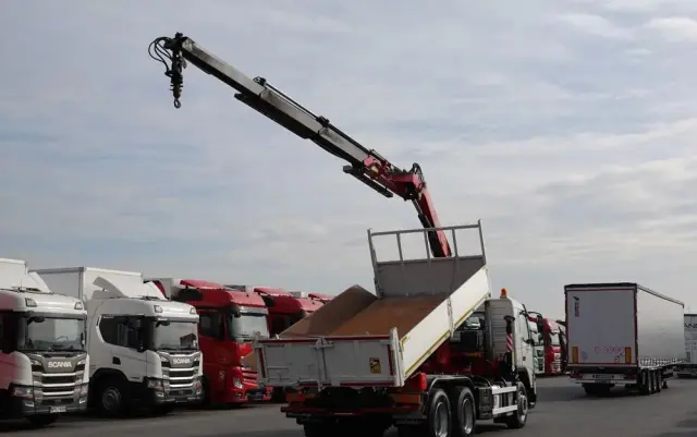 VOLVO FMX 370 / 6X4 / WYWROTKA + HDS FASSI F165XP / MAX UDŹWIG 5200KG / STEROWANIE RADIOWE / HYDROBURTA 