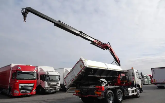 VOLVO FMX 370 / 6X4 / WYWROTKA + HDS FASSI F165XP / MAX UDŹWIG 5200KG / STEROWANIE RADIOWE / HYDROBURTA 