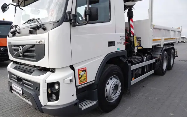 VOLVO FMX 370 / 6X4 / WYWROTKA + HDS FASSI F165XP / MAX UDŹWIG 5200KG / STEROWANIE RADIOWE / HYDROBURTA 