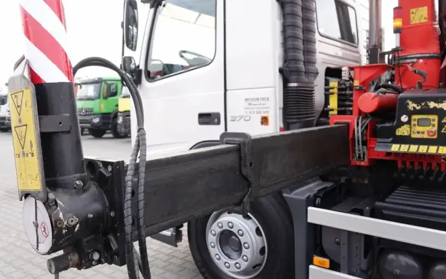 VOLVO FMX 370 / 6X4 / WYWROTKA + HDS FASSI F165XP / MAX UDŹWIG 5200KG / STEROWANIE RADIOWE / HYDROBURTA 