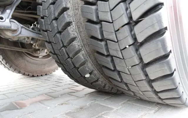 VOLVO FMX 370 / 6X4 / WYWROTKA + HDS FASSI F165XP / MAX UDŹWIG 5200KG / STEROWANIE RADIOWE / HYDROBURTA 