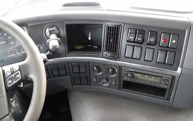 VOLVO FMX 370 / 6X4 / WYWROTKA + HDS FASSI F165XP / MAX UDŹWIG 5200KG / STEROWANIE RADIOWE / HYDROBURTA 