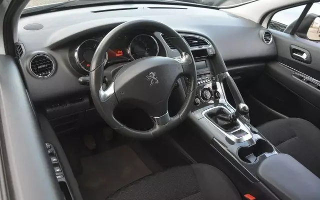 PEUGEOT 3008 1.6 HDi Style