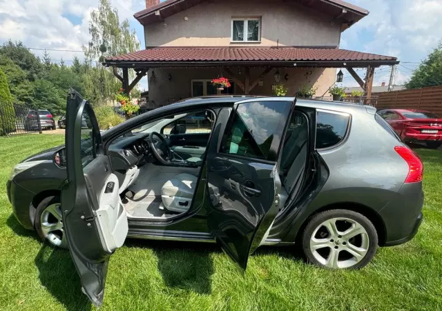 PEUGEOT 3008 2.0 HDi Allure