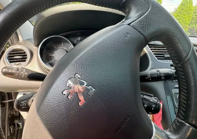 PEUGEOT 3008 2.0 HDi Allure