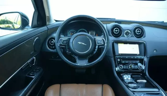 JAGUAR Xj 