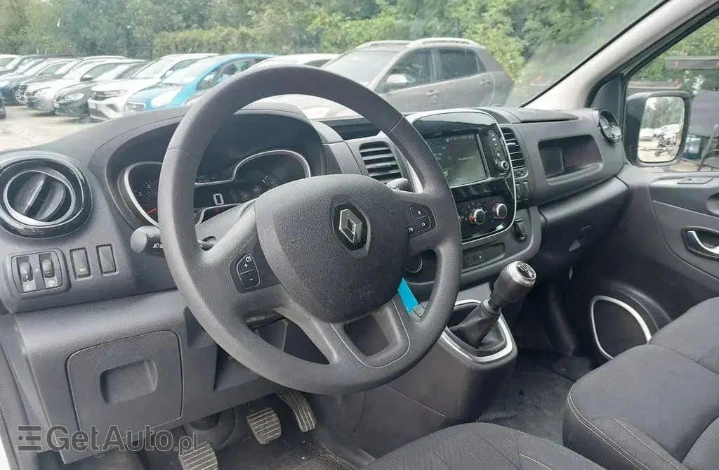 RENAULT Trafic 