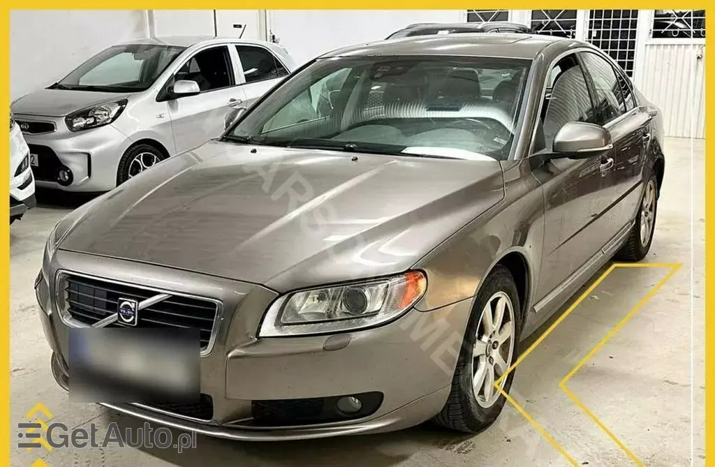 VOLVO S80 