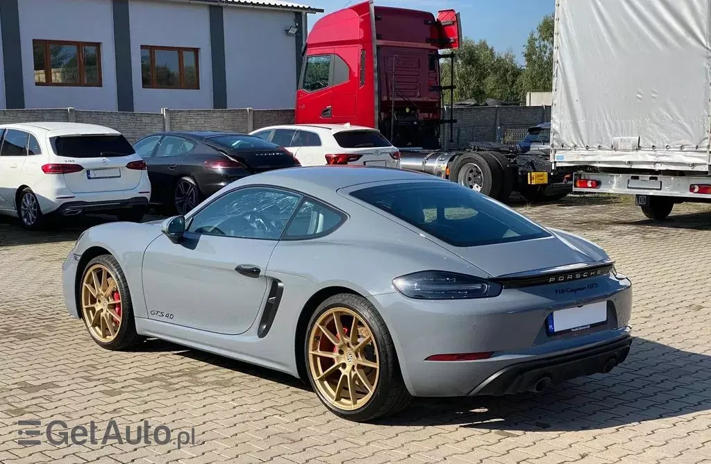 PORSCHE 718 Cayman 