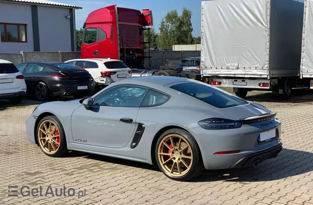PORSCHE 718 Cayman 