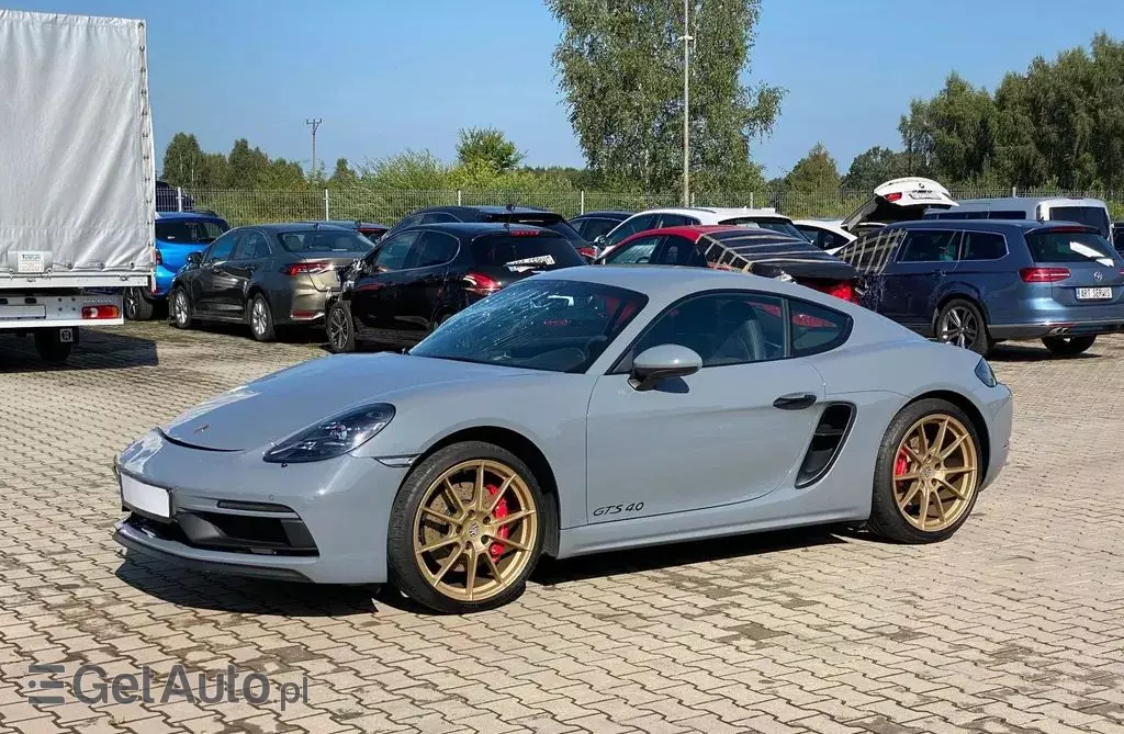 PORSCHE 718 Cayman 
