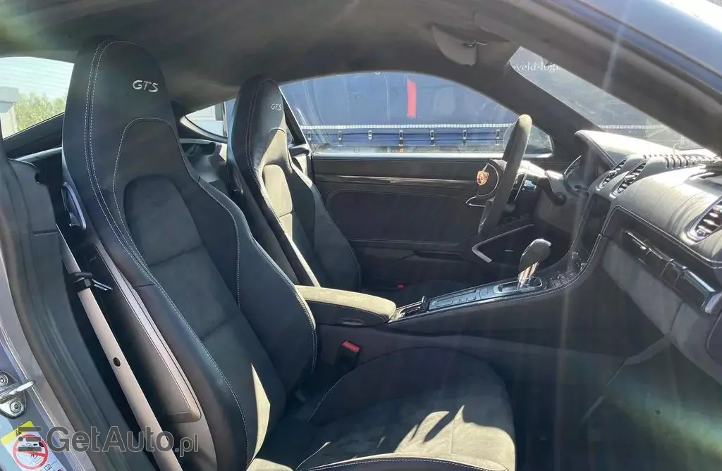 PORSCHE 718 Cayman 