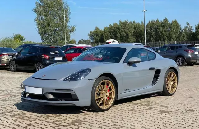 PORSCHE 718 Cayman 