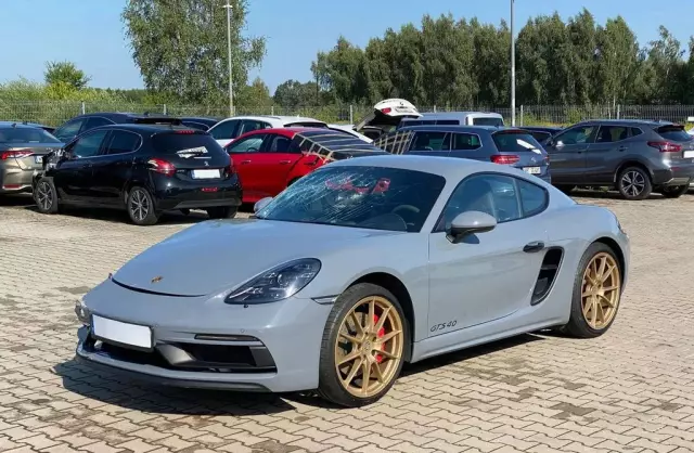 PORSCHE 718 Cayman 