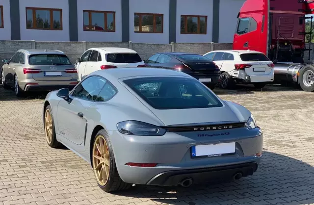 PORSCHE 718 Cayman 