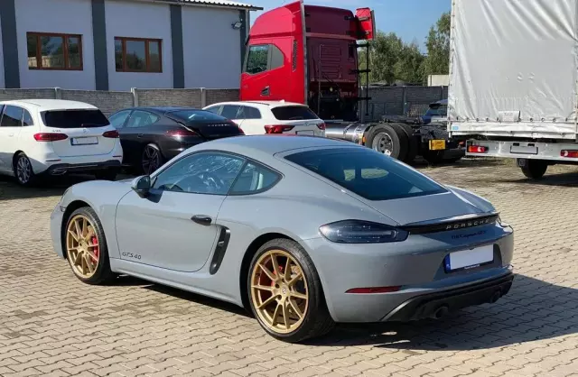 PORSCHE 718 Cayman 