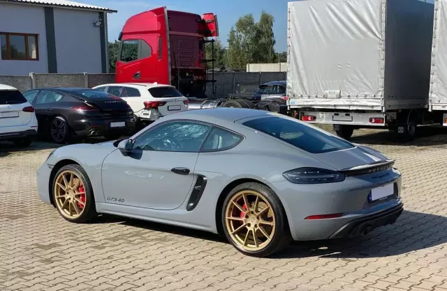 PORSCHE 718 Cayman 