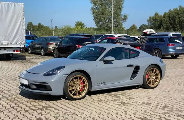 PORSCHE 718 Cayman 