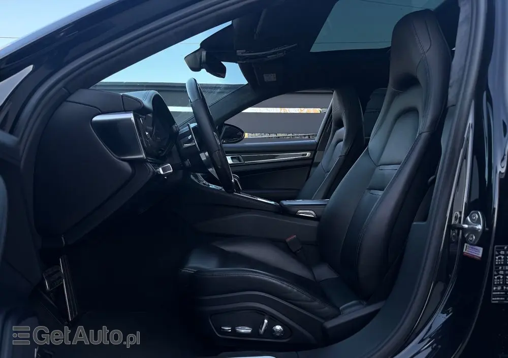 PORSCHE Panamera Turbo