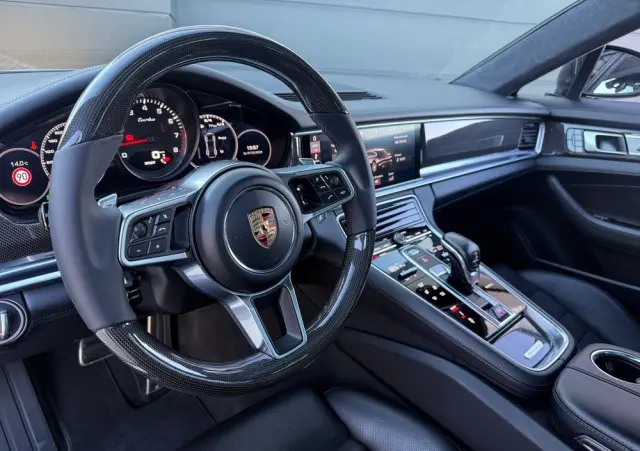 PORSCHE Panamera Turbo