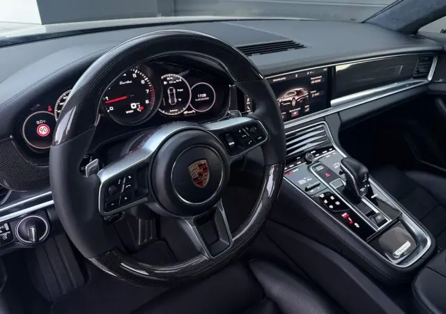 PORSCHE Panamera Turbo