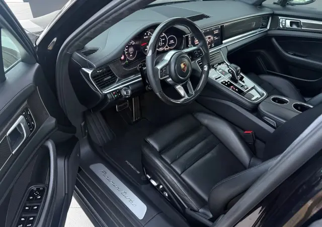 PORSCHE Panamera Turbo