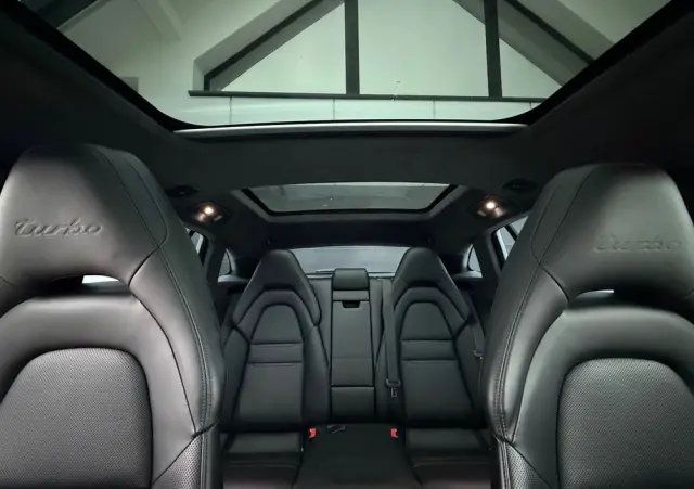 PORSCHE Panamera Turbo