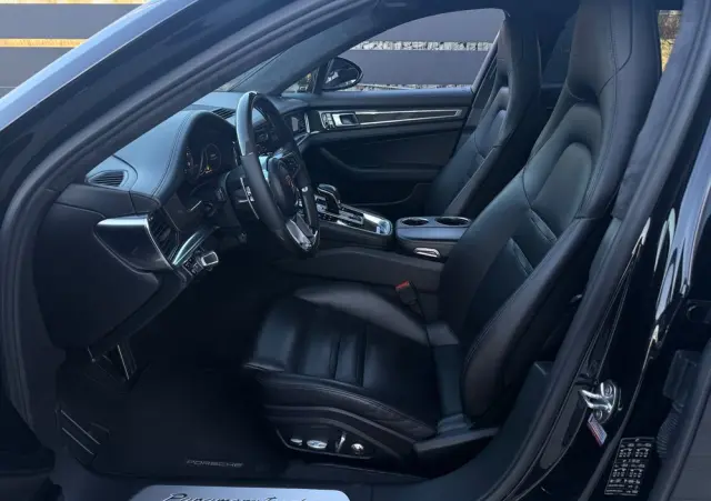 PORSCHE Panamera Turbo