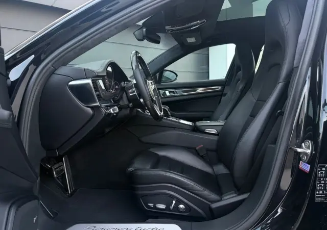 PORSCHE Panamera Turbo