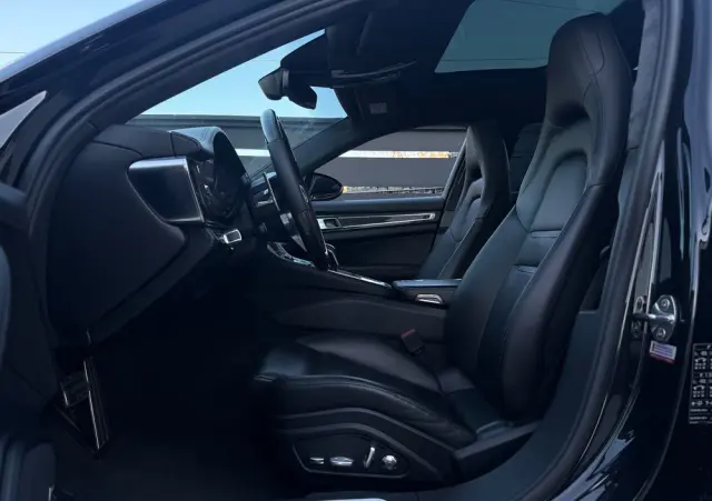 PORSCHE Panamera Turbo