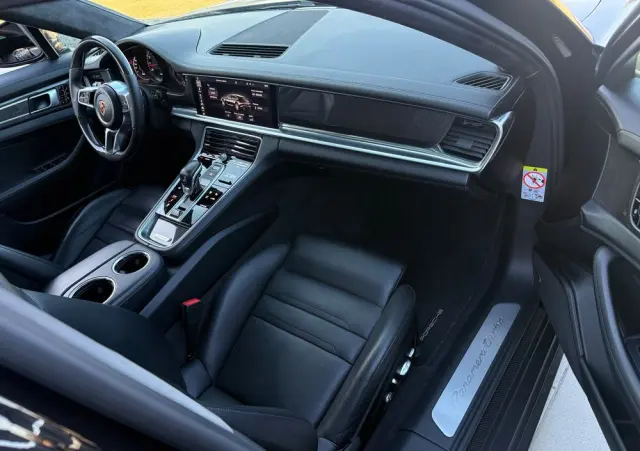PORSCHE Panamera Turbo