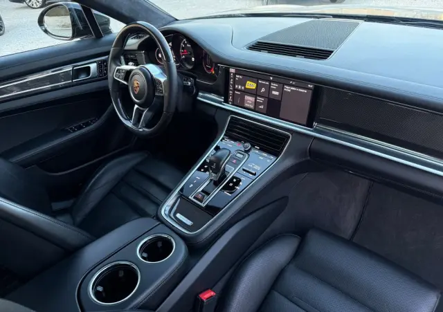 PORSCHE Panamera Turbo