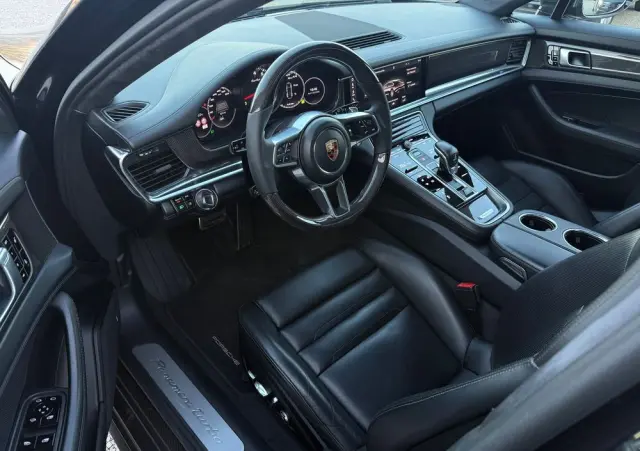 PORSCHE Panamera Turbo