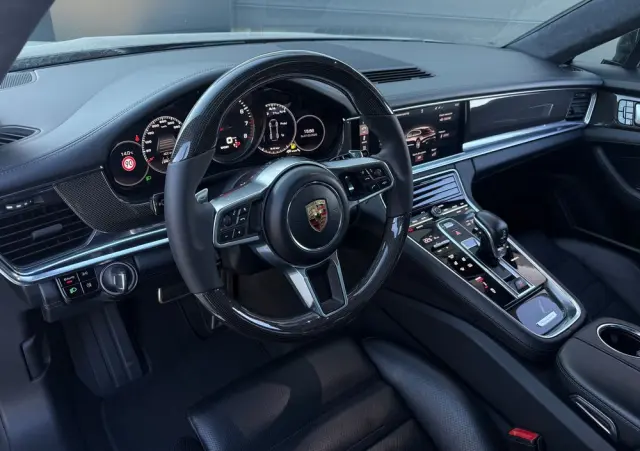 PORSCHE Panamera Turbo