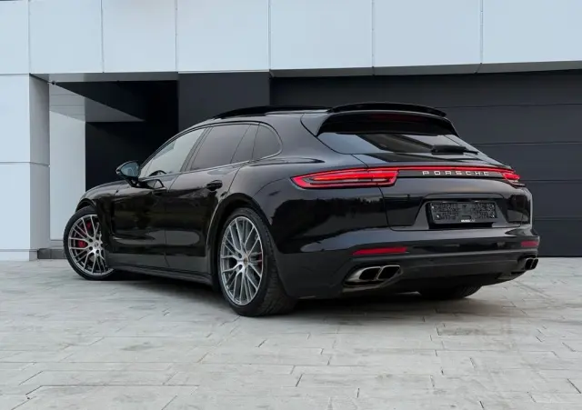 PORSCHE Panamera Turbo