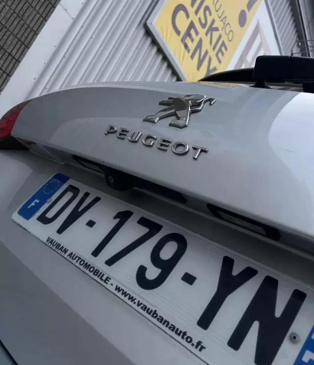 PEUGEOT 308 