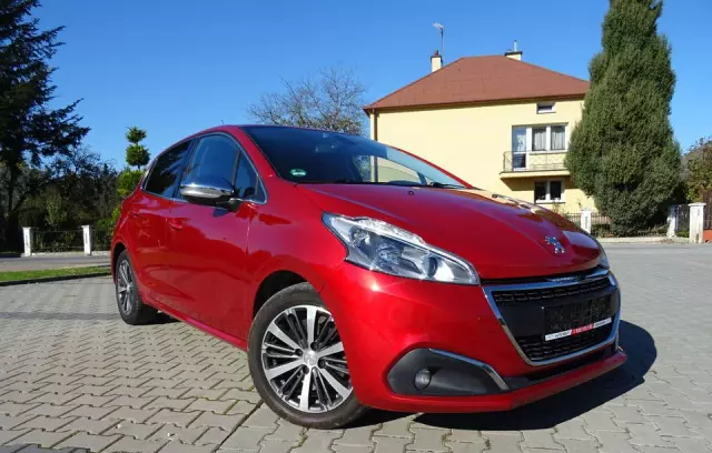 PEUGEOT 208 