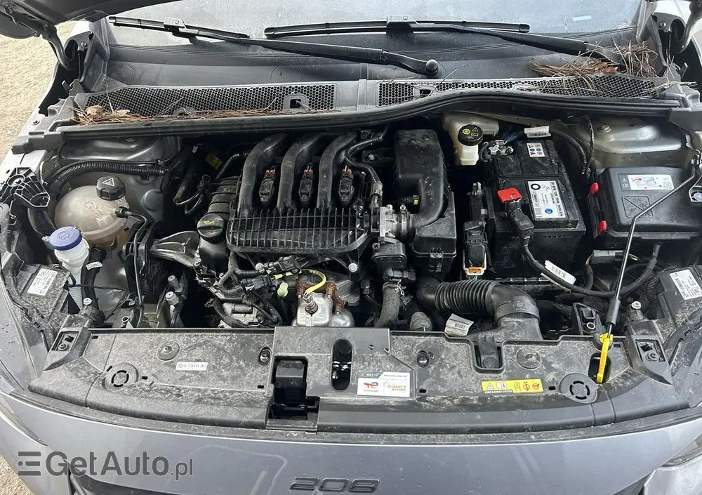 PEUGEOT 208 
