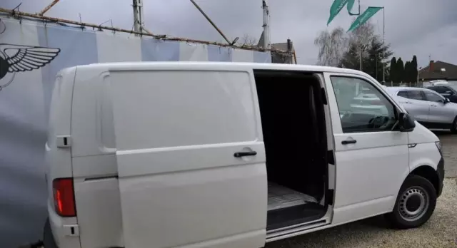 VOLKSWAGEN Transporter 
