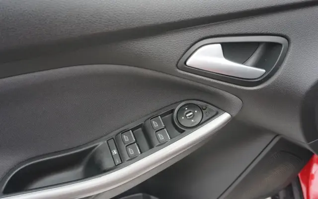 FORD Focus SW Ver-1-6-ecoboost-start--stopp--system-trend